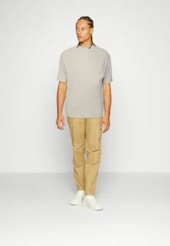 Only & Sons ONSKEITH WAFFLE MOCK TEE - Basic T-shirt - Silver Lining 8 Only & Sons ONSKEITH WAFFLE MOCK TEE - Basic T-shirt - Silver Lining -Only & Sons shop 4cfd748a7ae74781b20384d517026f03