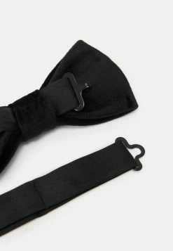 Only & Sons ONSTBOX THEO BOW TIE HANKERCHIEF SET - Pocket Square - Black/white 12 Only & Sons ONSTBOX THEO BOW TIE HANKERCHIEF SET - Pocket Square - Black/white -Only & Sons shop 6f1063b76470495889beae41f693abdc