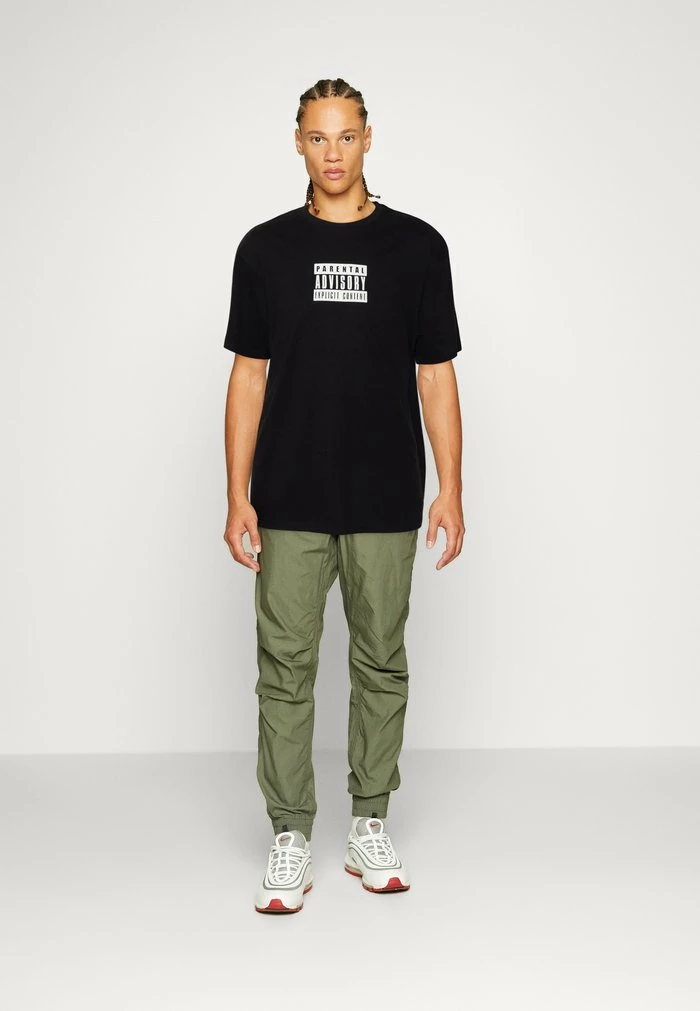 Only & Sons ONSFRED PARENTAL ADVISOR TEE UNISEX - Print T-shirt - Black 4 Only & Sons ONSFRED PARENTAL ADVISOR TEE UNISEX - Print T-shirt - Black - Image 2