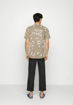 Only & Sons ONSJAKE LETTER TEE - Print T-shirt - Chinchilla -Only & Sons shop 99873548d70a461a8dd7d2662180dd67