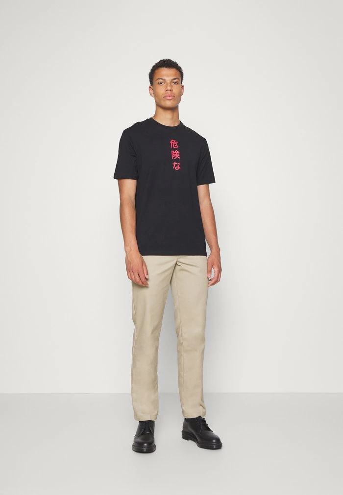 Only & Sons ONSLUNG TEE - Print T-shirt - Black/red 4 Only & Sons ONSLUNG TEE - Print T-shirt - Black/red - Image 2