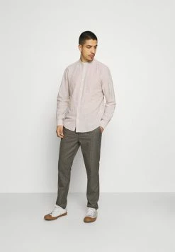 Only & Sons ONSCAIDEN SOLID MAO - Shirt - Chinchilla 9 Only & Sons ONSCAIDEN SOLID MAO - Shirt - Chinchilla -Only & Sons shop a89fde9222784c43a61f406bc2260ca6