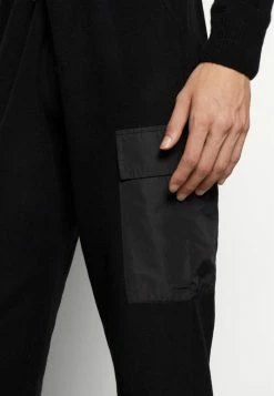 Only & Sons ONSNIKOLAI REGULAR PANTS - Cargo Trousers - Black -Only & Sons shop bf4253d7276c4196932d9192ef3e5621