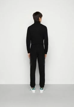 Only & Sons ONSNIKOLAI REGULAR PANTS - Cargo Trousers - Black -Only & Sons shop e5fceaa9dd1742599021c60c430c62d0